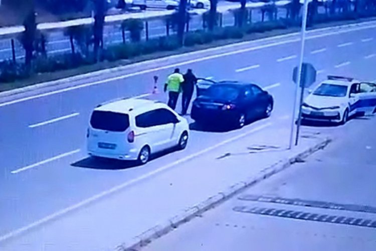 Polis, kalp krizi ge&ccedil;iren s&uuml;r&uuml;c&uuml;y&uuml; hastaneye yetiştirdi.