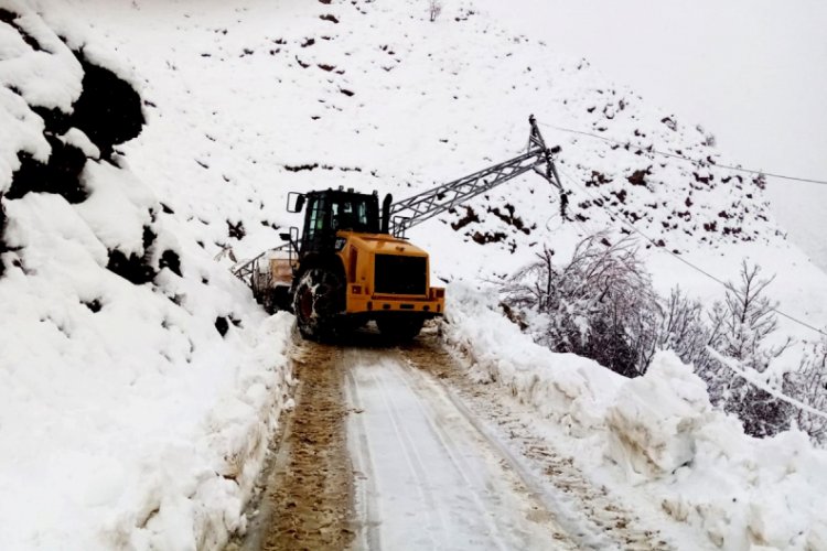 205 mahalle yolu ulaşıma kapandı