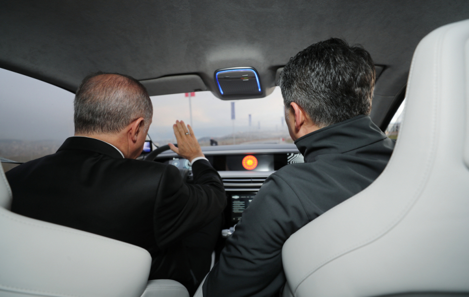 Cumhurbaşkanı Erdoğan yerli otomobili kullandı