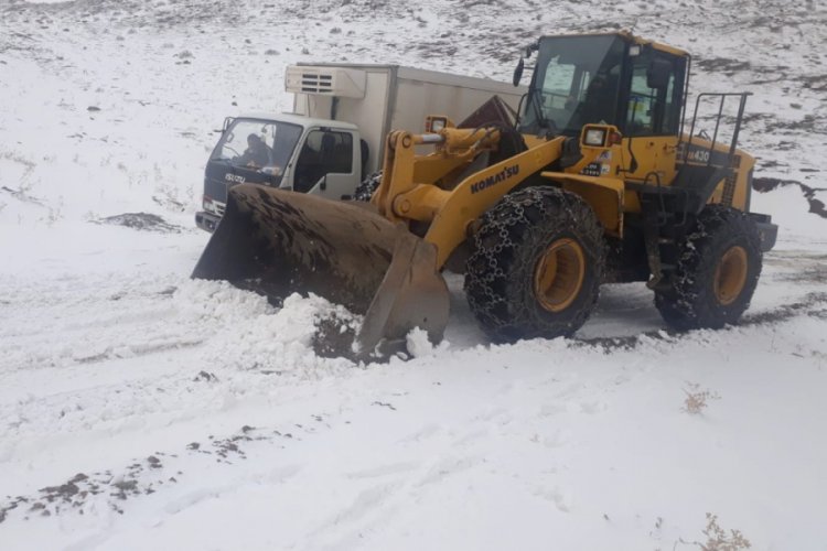 18 k&ouml;y yolu ulaşıma a&ccedil;ıldı, mahsur kalan ara&ccedil;lar kurtarıldı