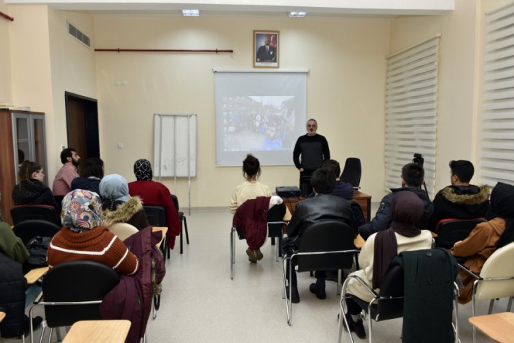 Kahveci, gen&ccedil; fotoğraf&ccedil;ılarla buluştu