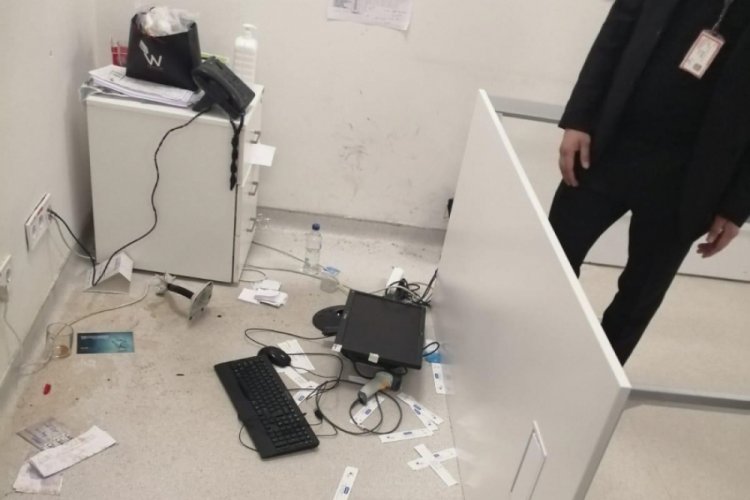 Doktorun odasına zarar veren 2 kişi g&ouml;zaltına alındı