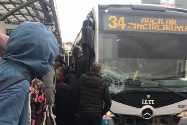 Metrob&uuml;s yolcuya &ccedil;arptı!