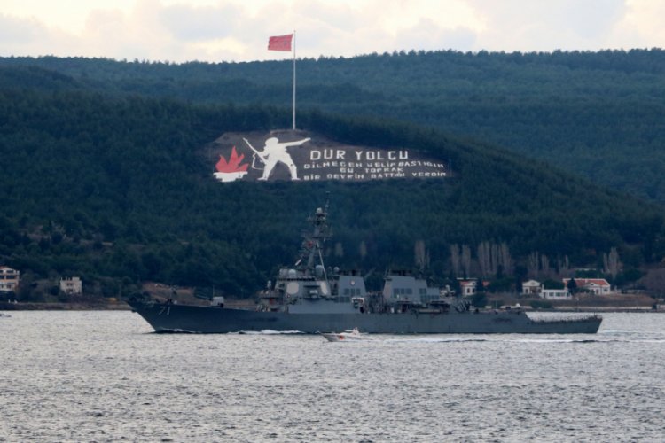 Savaş gemisi 'USS Ross' &Ccedil;anakkale Boğazı'ndan ge&ccedil;ti