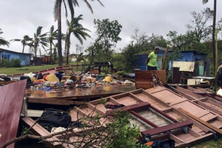 Fiji'yi vuran kasırgada 2 kişi hayatını kaybetti