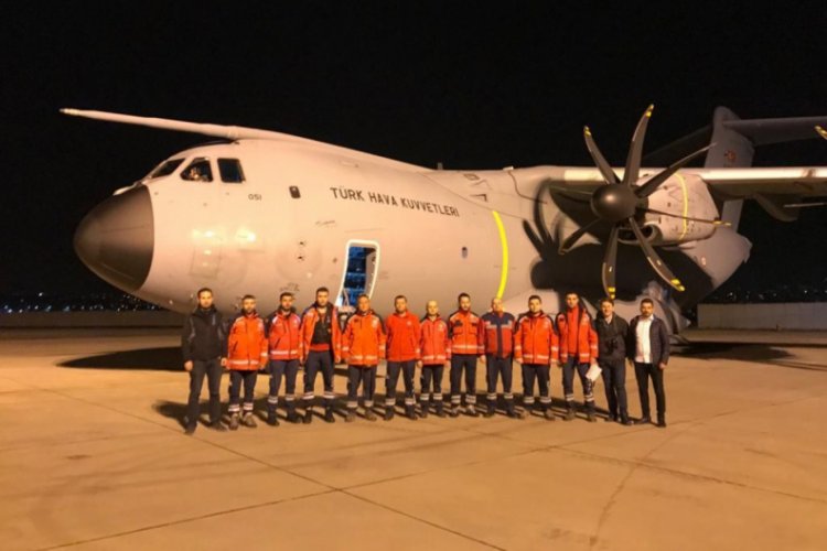 20 kişilik sağlık ekibi taşıyan U&ccedil;an Kale, Ankara'dan havalandı