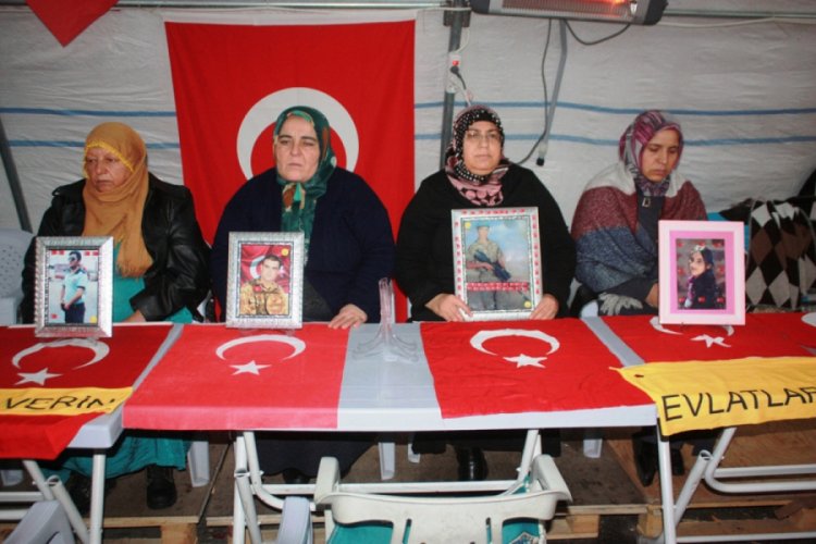 HDP &ouml;n&uuml;ndeki ailelerin evlat n&ouml;beti 118'inci g&uuml;n&uuml;nde