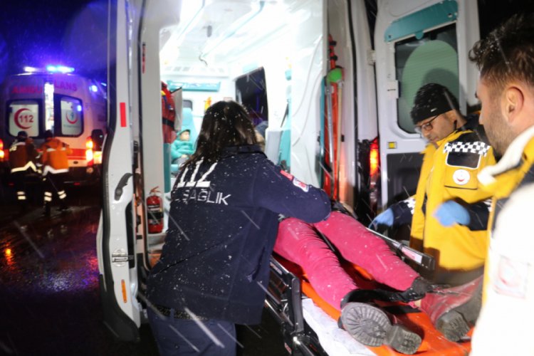 Trafik kazasında 5 kişi yaralandı