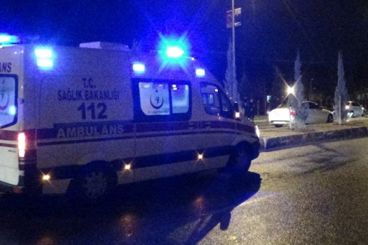 Trafik kazasında 2'si &ccedil;ocuk 4 kişi yaralandı
