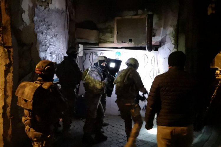 Bursa'da yılbaşı &ouml;ncesi 20 adrese uyuşturucu operasyonu