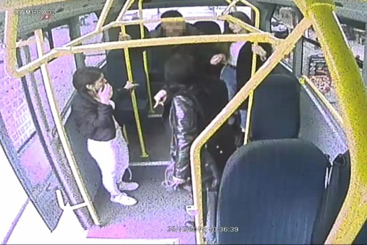 Minib&uuml;steki taciz iddiası durağı birbirine kattı