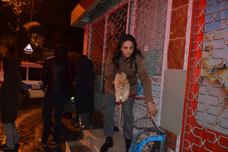 Yangında ilk işi kedisini kurtarmak oldu