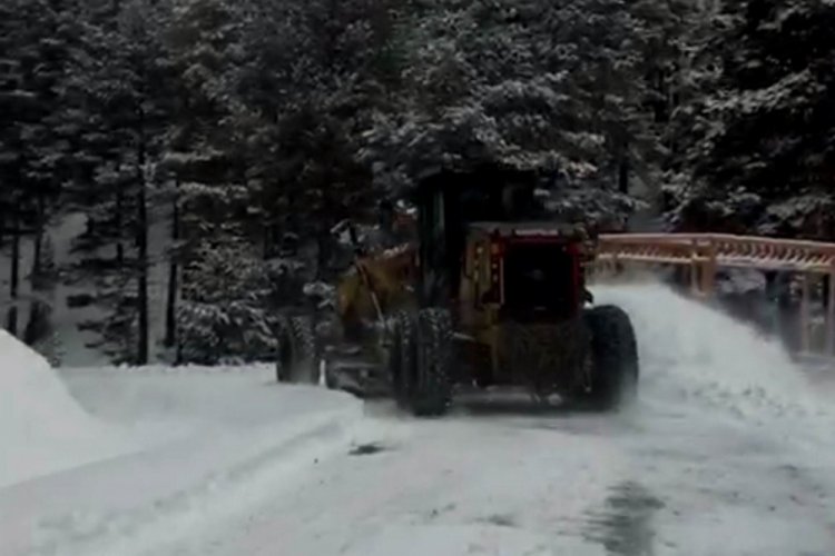 Erzincan'da 49 k&ouml;y yolu kardan kapandı
