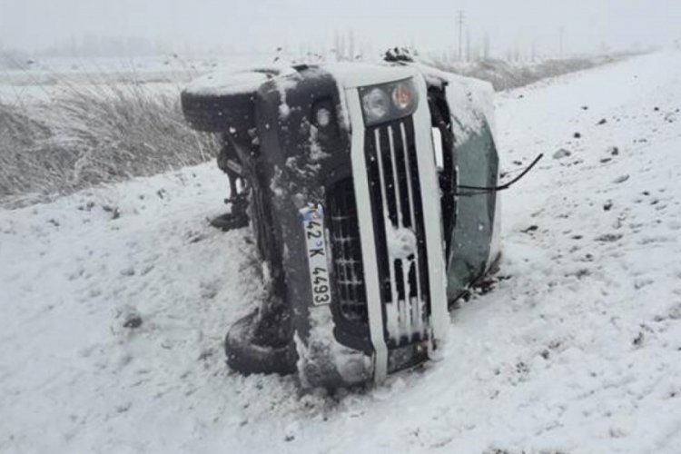 &Ouml;ğretmenleri taşıyan minib&uuml;s devrildi: 15 yaralı