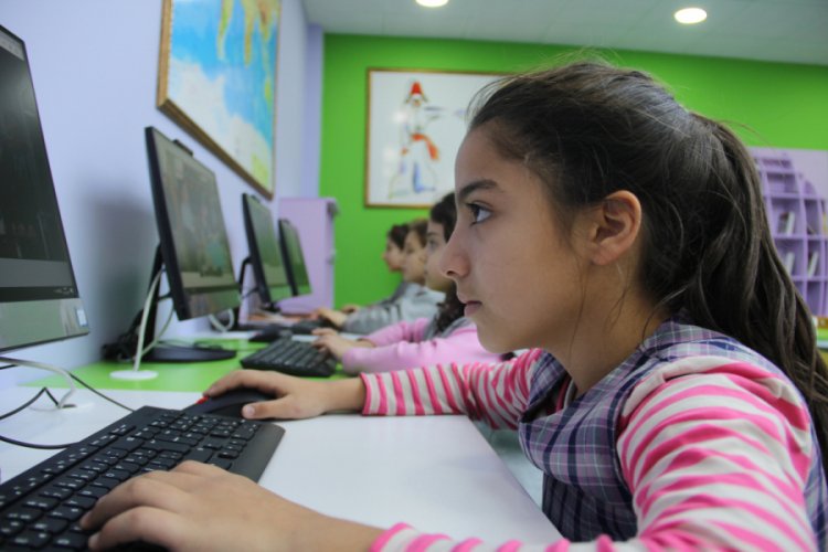 Bursa İneg&ouml;l'de ilkokula "Z k&uuml;t&uuml;phane" kuruldu