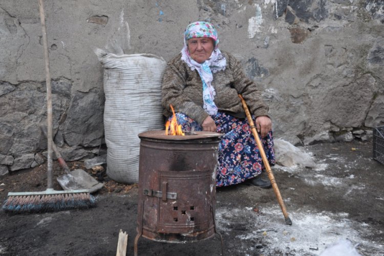 70 yaşındaki ninenin eksi 10'da yaşam m&uuml;cadelesi