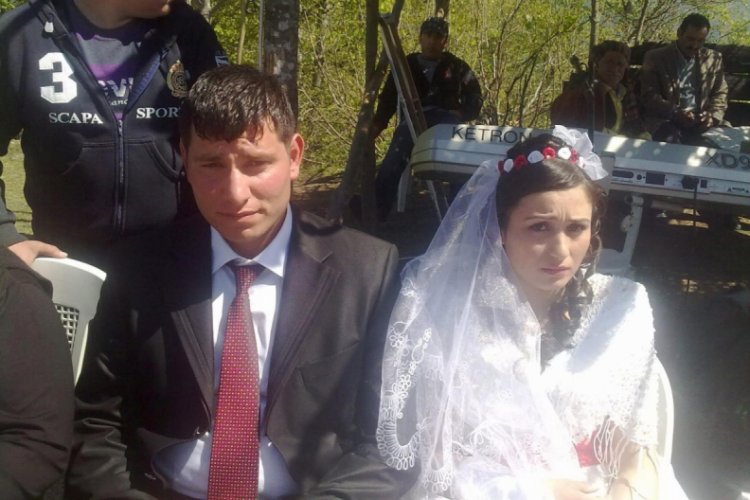 Oklavayla &ouml;ld&uuml;resiye d&ouml;vd&uuml;, bir g&ouml;z&uuml;n&uuml; kaybetti