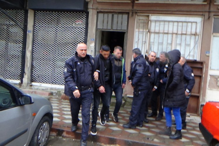 Şakalaşırken arkadaşının sevgilisini &ouml;ld&uuml;rd&uuml;