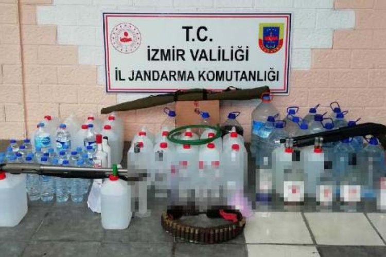 İzmir'de sahte i&ccedil;ki operasyonu: 5 g&ouml;zaltı