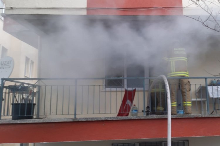 Bacadan &ccedil;ıkan yangın komşu evi yaktı