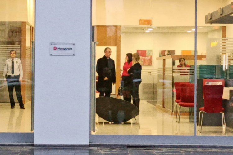Bursa'da silahla banka soydu, &ccedil;ıkarken bomba bıraktı