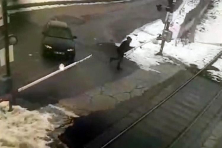 Tren yolundaki bariyerleri kıran s&uuml;r&uuml;c&uuml;n&uuml;n evi soyuldu