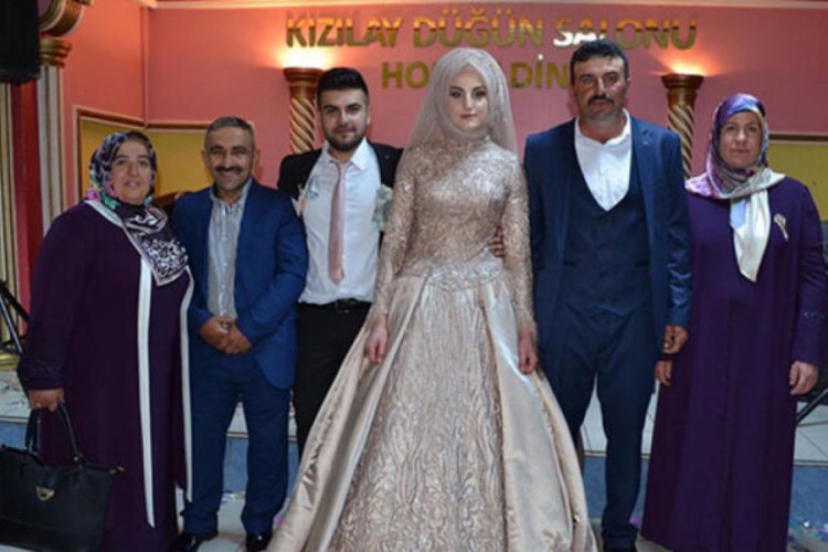 İki aylık bebeğinin yanında bı&ccedil;aklanarak &ouml;ld&uuml;r&uuml;lm&uuml;ş olarak bulundu