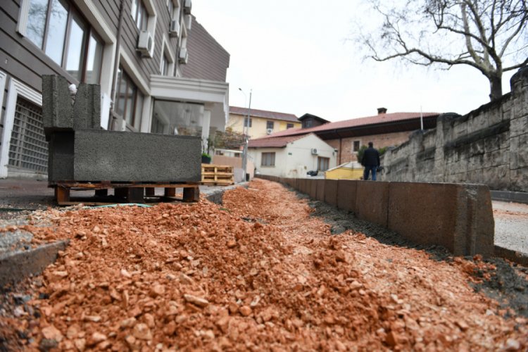 Bursa'da &Ccedil;ekirge Mahallesi'nde kaldırım &ccedil;alışması