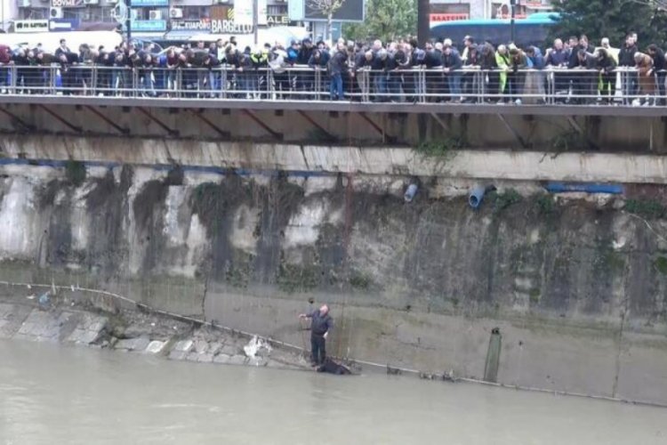 Asi Nehri'ne atlayan kadını itfaiyeciler kurtardı