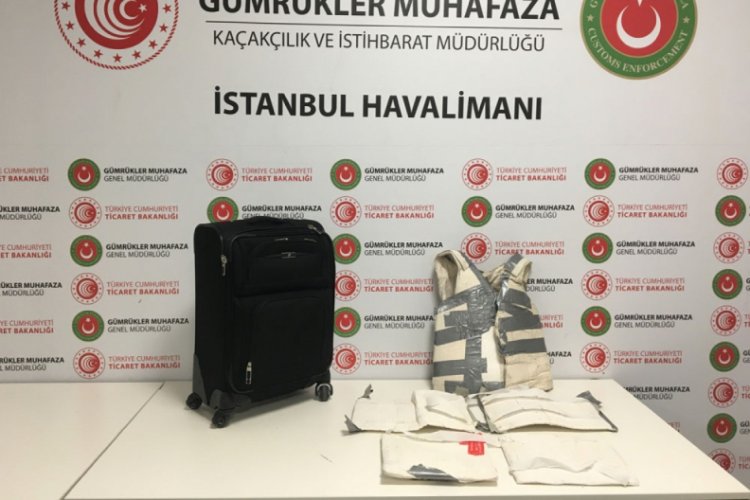 İstanbul Havalimanı'nda 7 kilo 500 gram kokain ele ge&ccedil;irildi