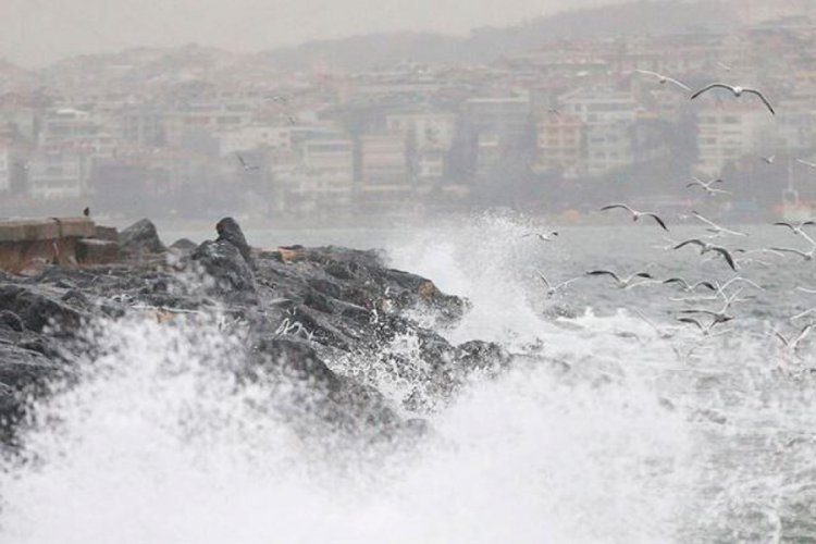 İstanbul'da fırtınanın hızı 106 km'ye ulaştı
