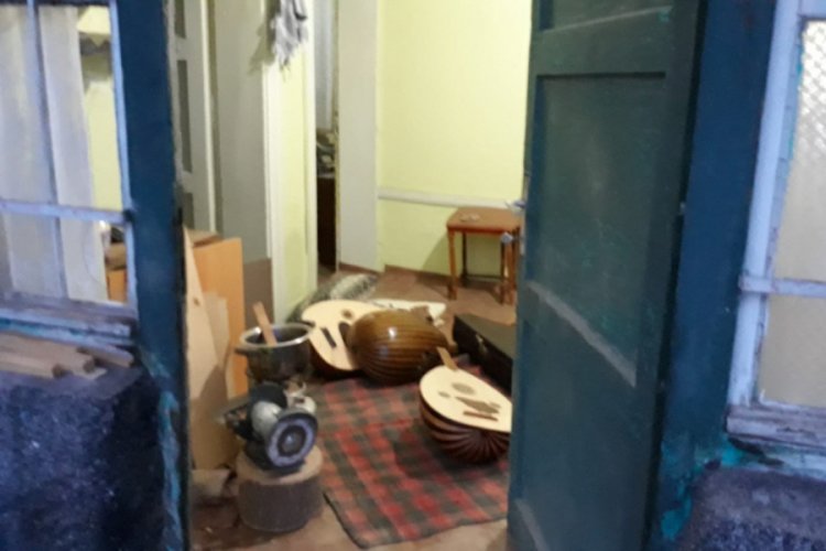 Girdikleri evde polise yakalanınca uyumak i&ccedil;in geldik diyen 2 ş&uuml;pheli tutuklandı