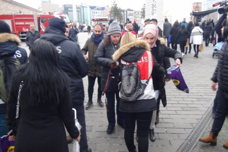 İstiklal Caddesi'nde insan seli