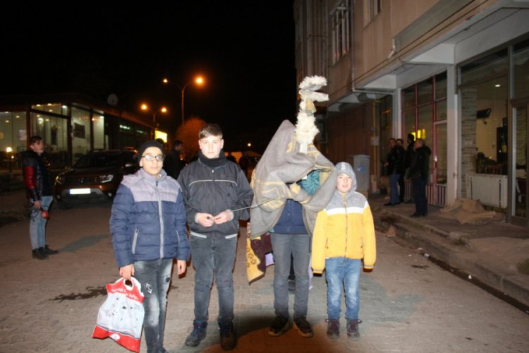 Deve ile har&ccedil;lık topladılar