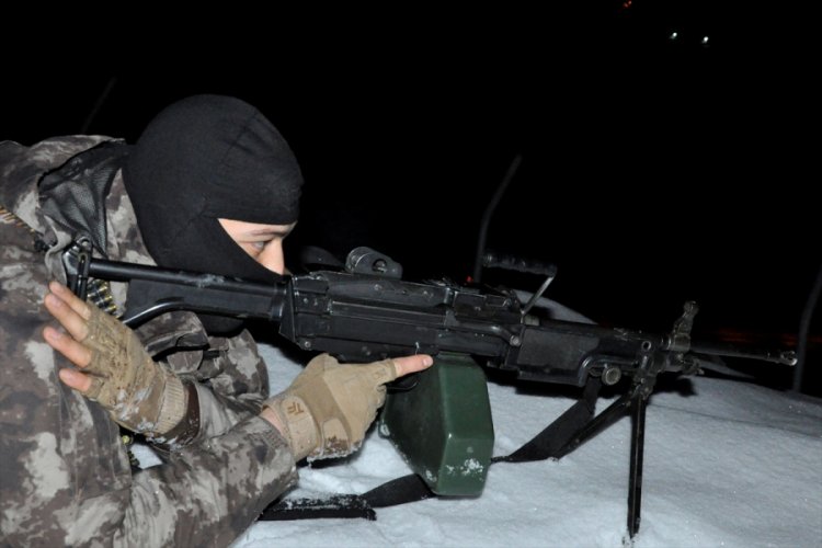 Yeni yılı elleri tetikte karşıladılar