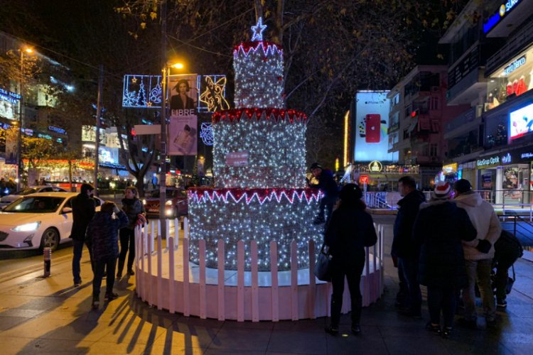 Binlerce vatandaş yeni yılı coşkuyla karşıladı
