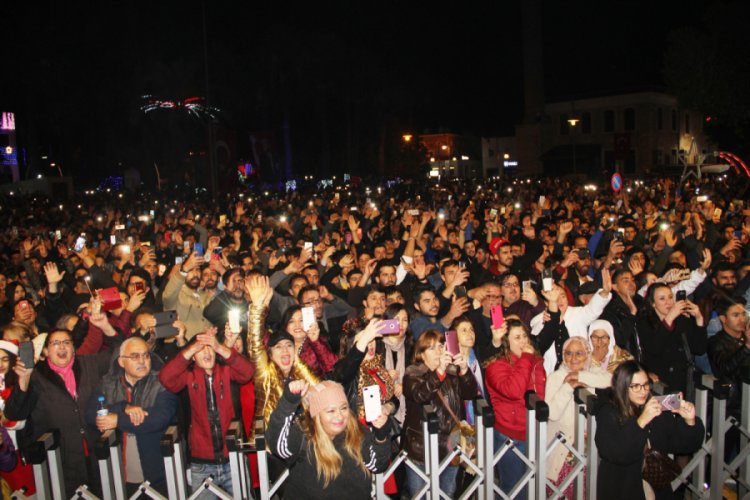 Binlerce kişi yeni yılı coşkuyla kutladı