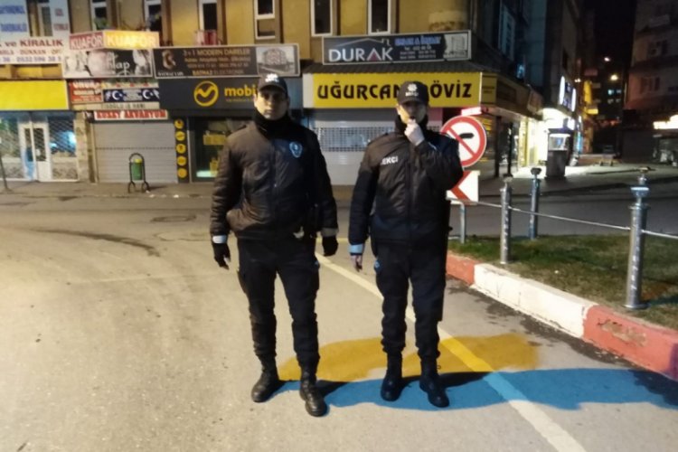 Bek&ccedil;iler d&uuml;d&uuml;k &ccedil;alarak yeni yıla girdi