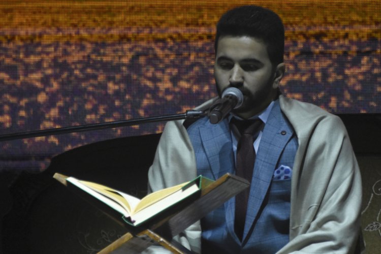 Yeni yıla, dua ve eğlenceyle girildi
