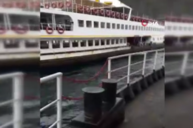 B&uuml;y&uuml;kada a&ccedil;ıklarında vapur arızalandı, yolcular denizde mahsur kaldı!