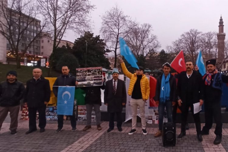 Bursa'daki Uygur T&uuml;rk&uuml; &ouml;ğrencilerden protesto