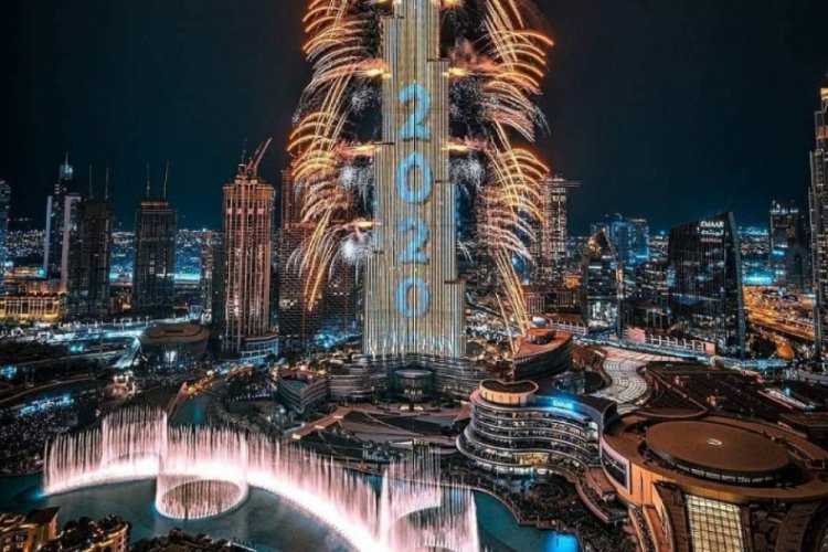 Dubai yeni yılı havai fişek ve ışık g&ouml;sterisiyle karşıladı
