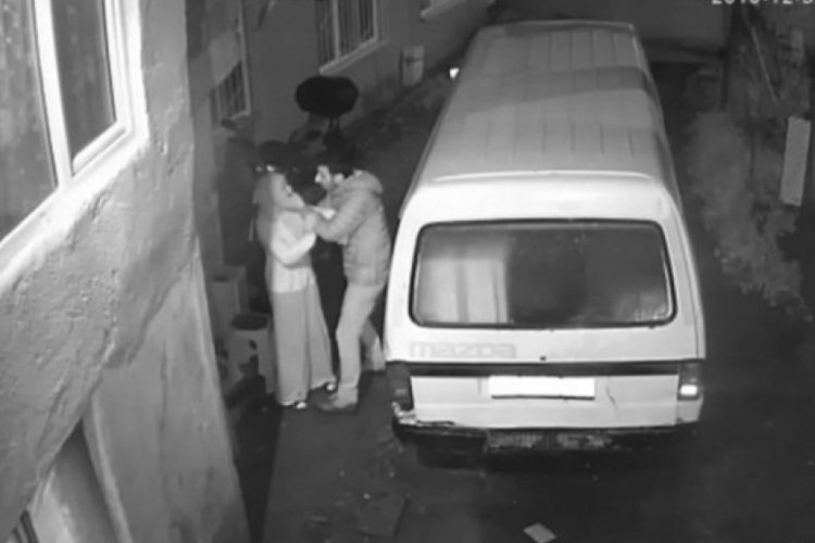 Yılbaşı gecesi taciz rezaleti! Marketten d&ouml;nen kadın dehşeti yaşadı