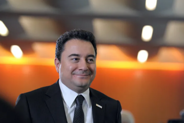 Ali Babacan 5 yıl aradan sonra sosyal medyadaki sessizliğini bozdu