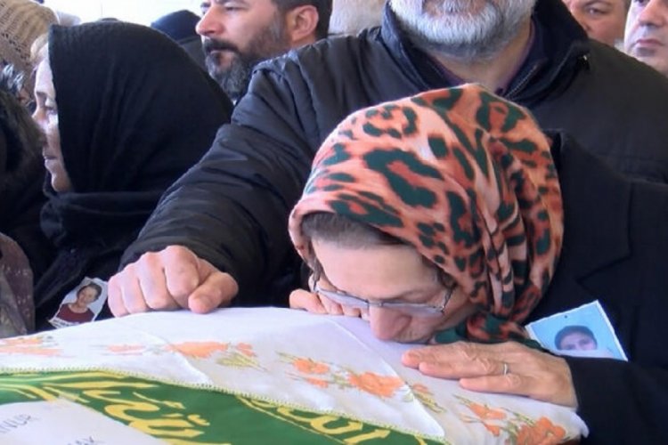 Otomobilin &ccedil;arpması sonucu &ouml;len 2 kadın toprağa verildi