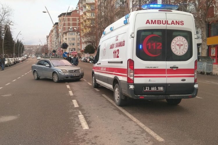 Motosiklet ile otomobil &ccedil;arpıştı:1 yaralı