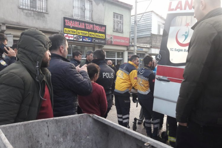 Evinde enkaz altında kalarak &ouml;ld&uuml;, g&uuml;nler sonra fark edildi