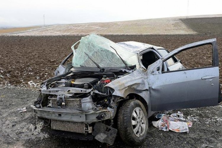 Cenaze yolunda kaza: 1'i &ccedil;ocuk 3 yaralı