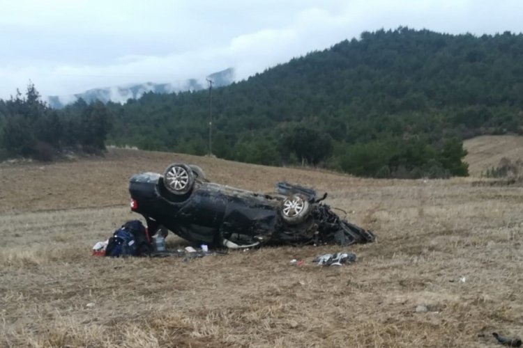 Otomobil tarlaya u&ccedil;tu: 2 yaralı
