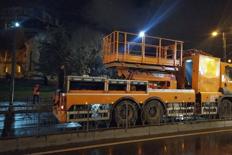 Tramvay hattının katener teli koptu, seferler durdu